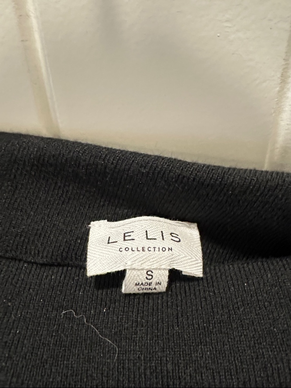 Le Lis Black Off-Shoulder Sleeveless Top - Picture 2 of 4